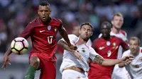 Diincar MU dan Barca, Ini Reaksi Bek Valencia