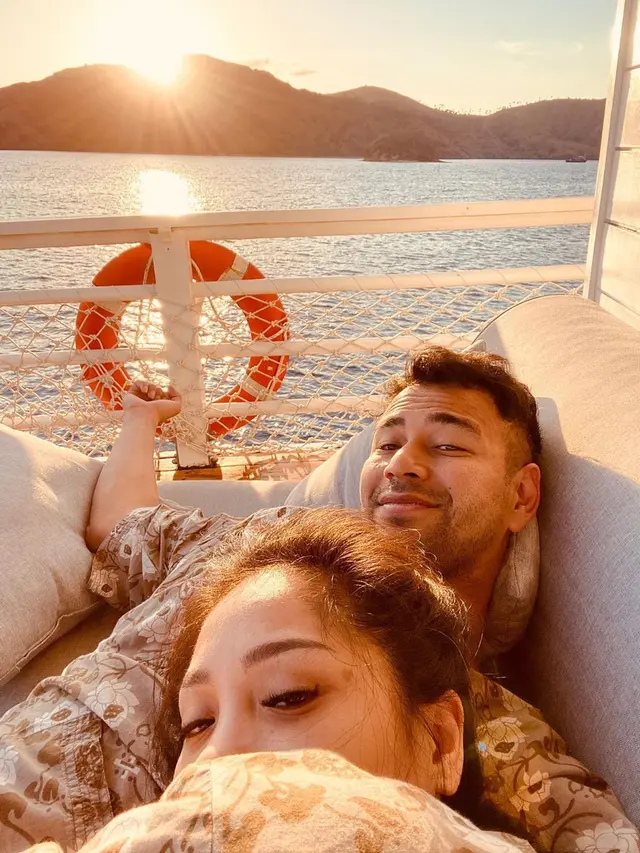 7 Potret Seru Liburan Raffi Ahmad dan Nagita Slavina di Pulau Komodo