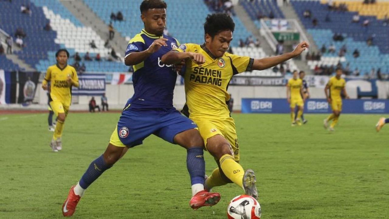 Arema FC Kalahkan Semen Padang 3-0 di Kanjuruhan: Vinicius dan Franca Gemilang