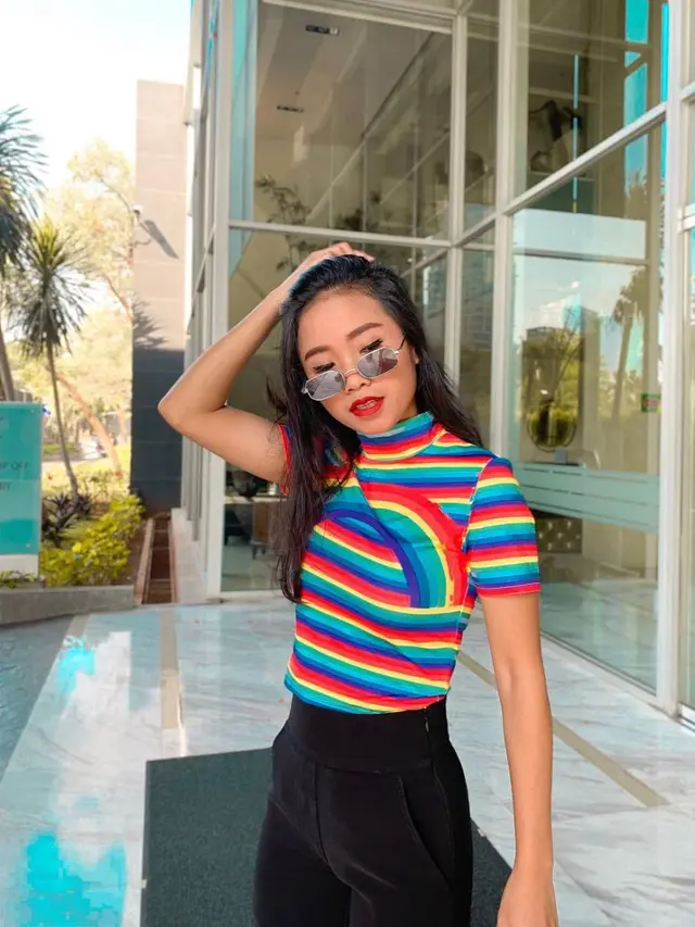 6 Potret Ayya Renita dengan Makeup Tebal, Penampilannya Bikin Pangling