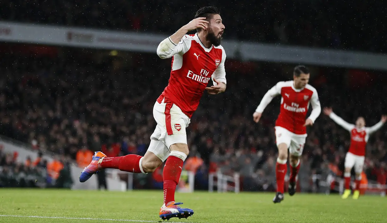 Bomber Arsenal, Olivier Giroud, merayakan gol yang dicetaknya ke gawang Crystal Palace. Akhirnya The Gunners berhasil unggul 1-0 melalui gol scorpion kick dari Giroud memanfaatkan umpan Alexis Sanchez. (Reuters/Stefan Wermuth)