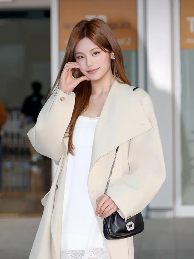 Yeji ITZY Siap Sapa Penggemar di Jakarta, Terbang dari Korea Selatan Berbalut Mini Dress yang Nyaman
