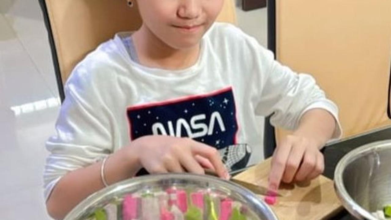 Belajar Masak Sejak Kecil, ini Momen Bilqis saat Membuat Kolak Kesukaan Sang Bunda Ayu Ting Ting untuk Buka Puasa