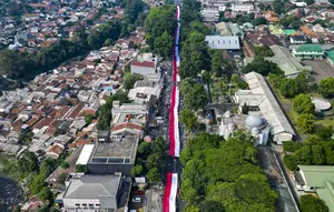 Ribuan Warga Bogor Bentangkan Bendera Merah Putih Raksasa