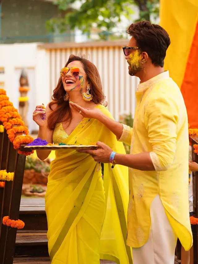 8 Potret Keseruan Artis India Rayakan Holi, Bareng Pasangan hingga Keluarga
