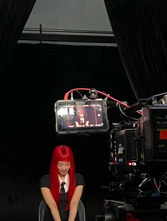 Kali ini, Jennie BLACKPINK hadir dengan pesona yang lebih menyala dibanding saat rilis single solo [@jennierubyjane]