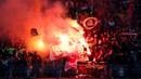 Suporter PSG merayakan gelar juara Coupe de France di Stade de France, Sabtu (21/5/2016). (AFP/Thomas Samson)