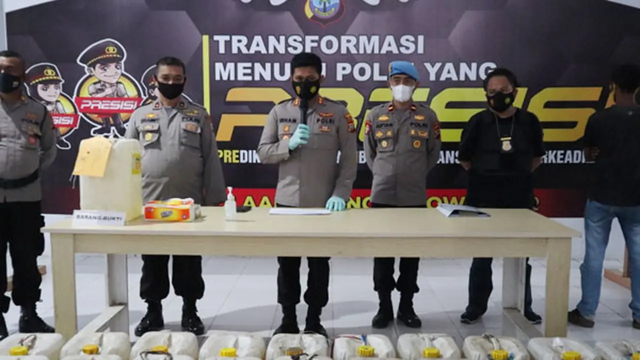Barang bukti sebanyak 23 jerigen atau sekitar 575 liter cap tikus tersebut didapati di rumah MS (41), warga Desa Tutuyan, Kecamatan Tutuyan, Kabupaten Bolmong Timur, Sulut.