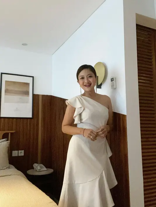 “Oh satu lagi, selalu menyempatkan diri buat bersyukur.. sekecil apapun itu.. terdengar klise tapi beneran ini salah satu cara buat bikin mood lebih baik,” jelas Cici Panda. (Instagram/pandasuper)