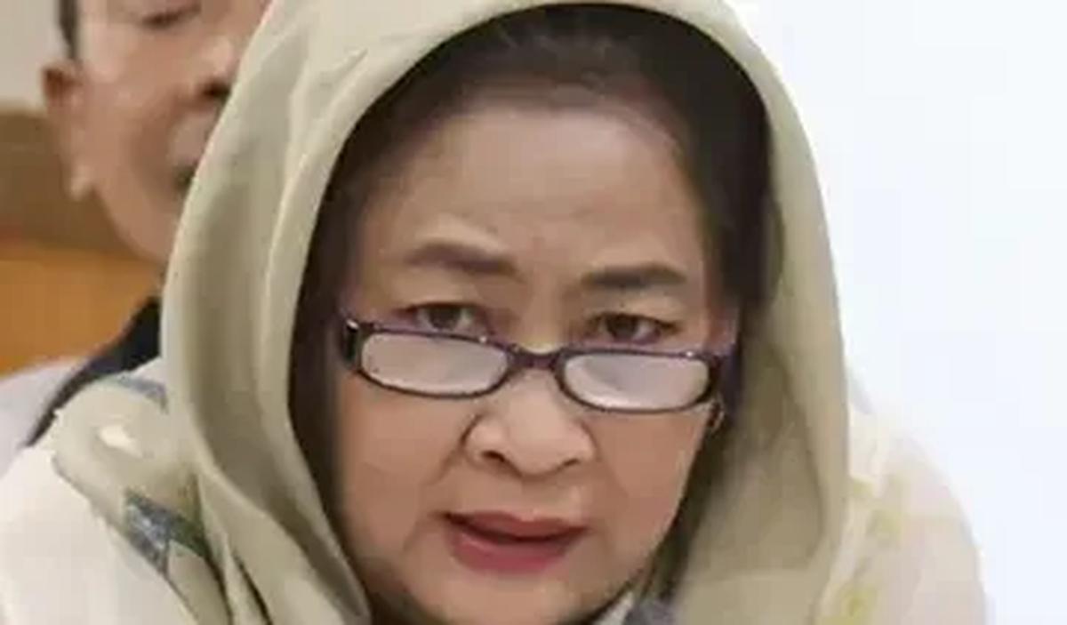Padahal, Cinta Mega sudah dipecat oleh DPD PDIP dari keanggotannya di DPRD.