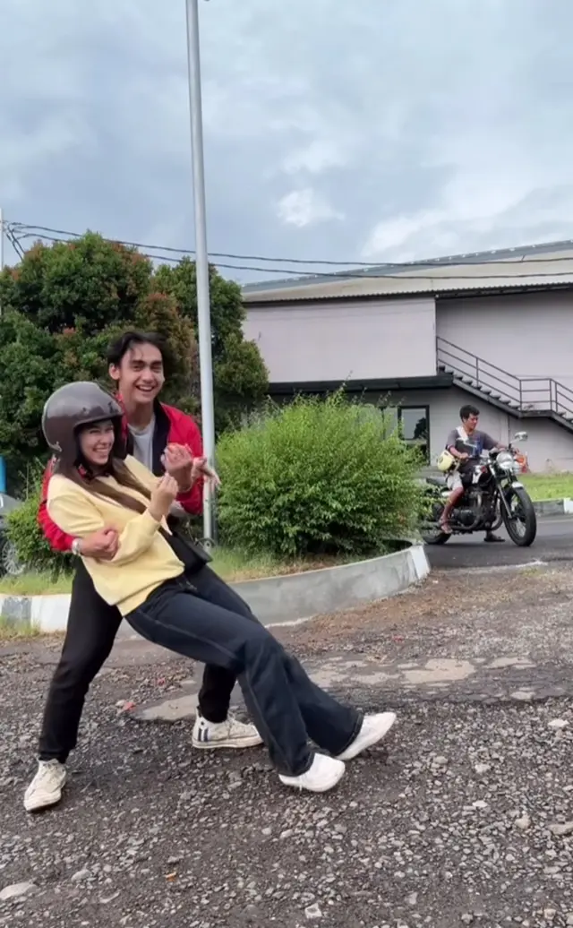 7 Potret kedekatan Rebecca Klopper dan Lazuardy Nasution, disebut serasi