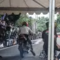 Pebalap saat bersiap untuk mengikuti Street Race Polda Metro Jaya di Kawasan Ancol, Jakarta Utara, Minggu (16/1/2022). Acara ini diselenggarakan oleh Polda Metro Jaya guna memfasilitasi para pebalap agar tidak melakukan balapan liar. (merdeka.com/Iqbal S. Nugroho)