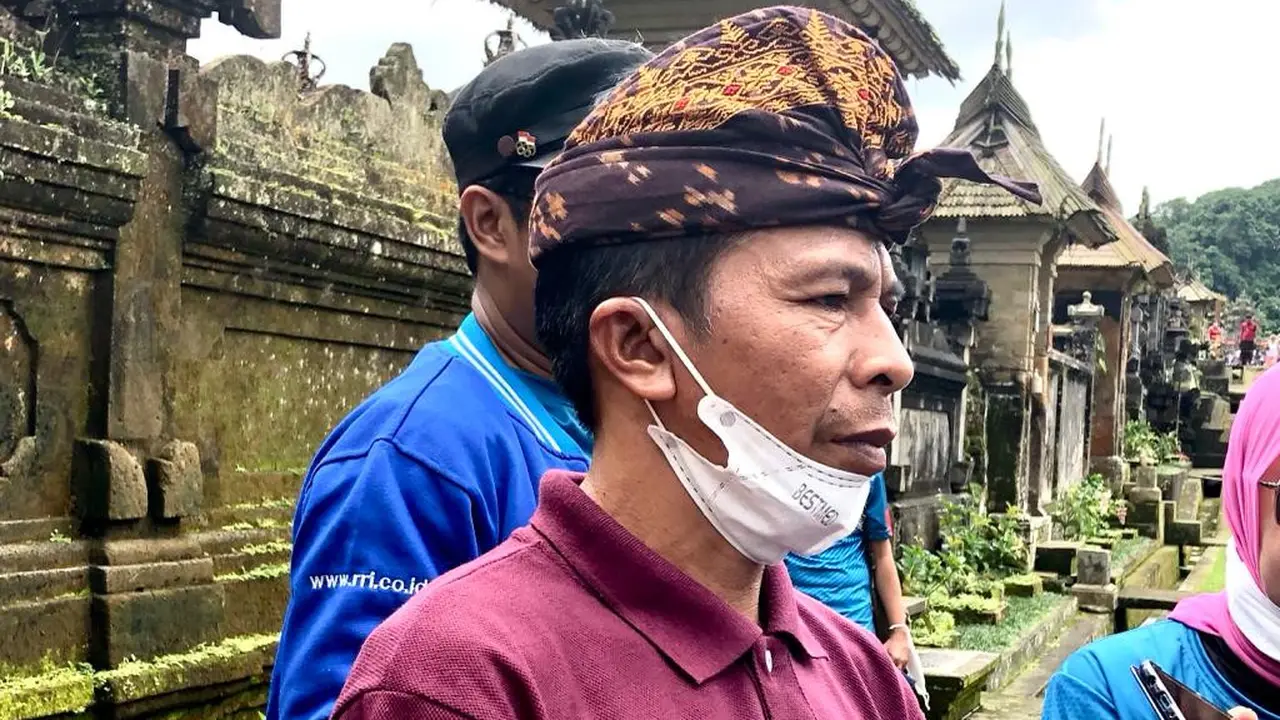I Wayan Suwardane dari Desa Adat Penglipuran, Bali ceritakan pengalaman menggunakan JKN, Kamis (13/10/2022).