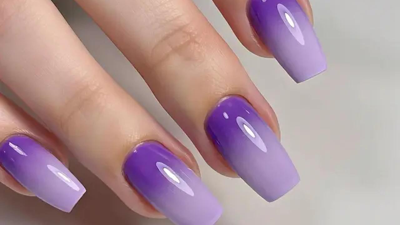 Model Nail Art  (Sumber: Meta AI)