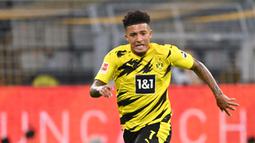 1. Jadon Sancho (Borussia Dortmund) - Pemain berusia 20 tahun ini memiliki kemampuan luar biasa dalam menembus lini pertahan lawan. Jadon Sancho telah menyumbangkan 6 gol dan 11 assist dari 20 laganya bersama Borussia Dortmund pada musim 2020/2021 ini. (AFP/Ina Fassbender)