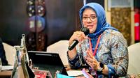 Direktur Produksi dan Distribusi Farmasi Kementerian Kesehatan (Kemenkes), Dita Novianti Sugandi Argadiredja bercerita soal strategi distribusi obat hingga ke pelosok dalam konferensi pers Asia Pacific Self-Medication Industry (APSMI) Summit di Bali, Kamis (9/10/2025). Foto: Liputan6.com/Ade Nasihudin.