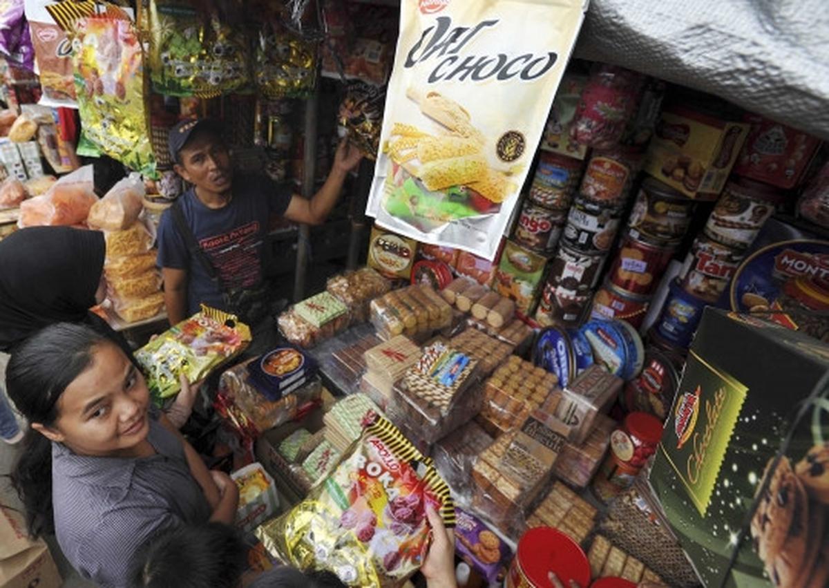 Jelang Lebaran, omzet pedagang kue di Ciracas malah turun 35 persen