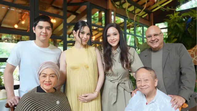 Gaya Serasi Al Ghazali dan Alyssa Daguise dalam Busana Earth Tone dari Sapto Djojokartiko di Momen Gender Reveal