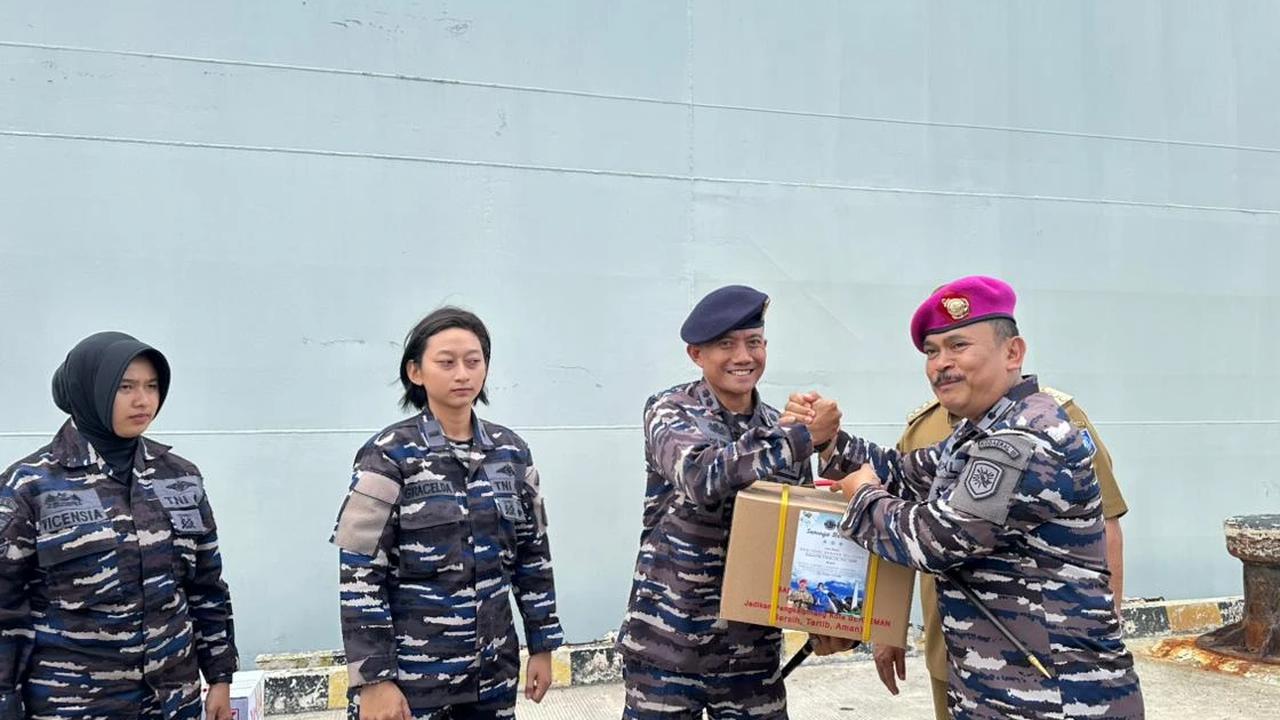 Dari Jakarta ke Bangka, Momen Kapal Perang TNI AL Antar Ratusan Pemudik ke Kampung Halaman