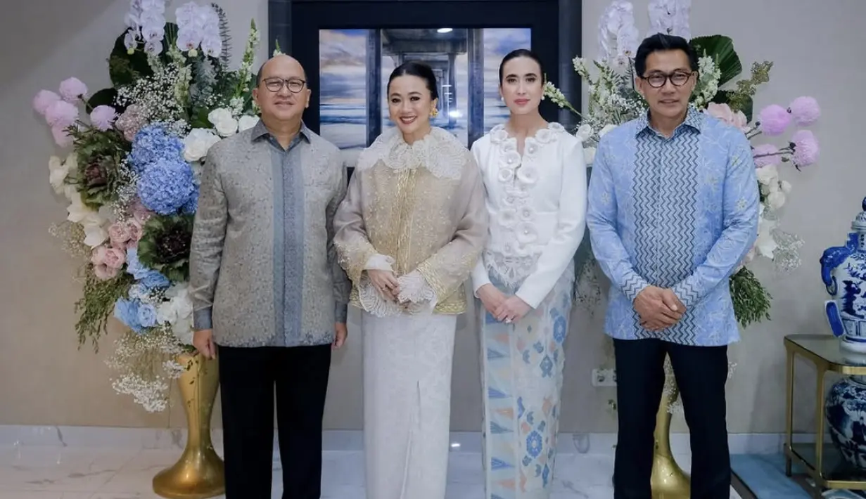 Kebaya dengan aksen tiga dimensi hadirkan pesona elegansi yang begitu unik.  (dok. Insta Story @widi.wardhana)