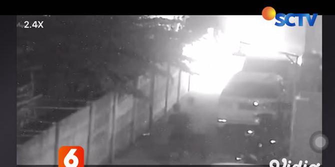 VIDEO: Terekam CCTV Saat Mobil Mewah Milik Penyanyi Via Vallen Dibakar Orang Tak Dikenal
