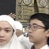 Mulan Jameela saat umrah bersama anak-anaknya (Instagram/@@JameelaOfficial)