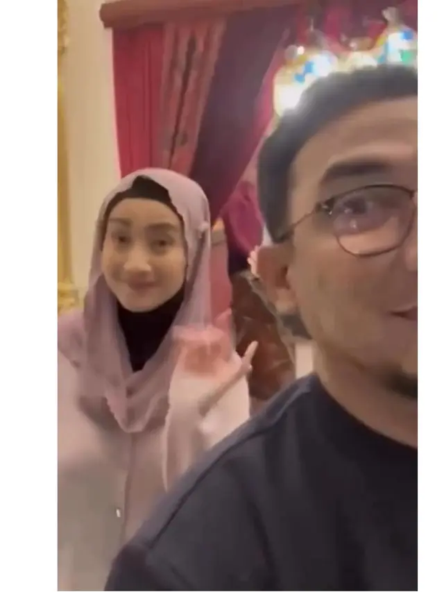 6 Potret Ruben Onsu Imami Salat Desy Ratnasari dan Putrinya, Bukber Puasa Syawal