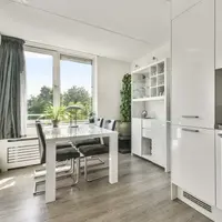 Ilustrasi Desain Dapur Dekat Ruang Tamu (Photo by wirestock on Freepik)