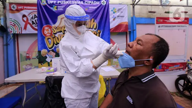 FOTO: Lonjakan Kasus COVID-19 di Luar Jawa - Bali