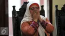 Retno Listyarti mengucap syukur atas dikabulkan gugatan dirinya di PTUN Jakarta, Kamis (7/1/2016). Majelis hakim PTUN Jaktim memenangkan Retno terkait gugatan SK Kadisdik DKI mengenai pencopotannya sebagai Kepsek SMAN 3. (Liputan6.com/Yoppy Renato)