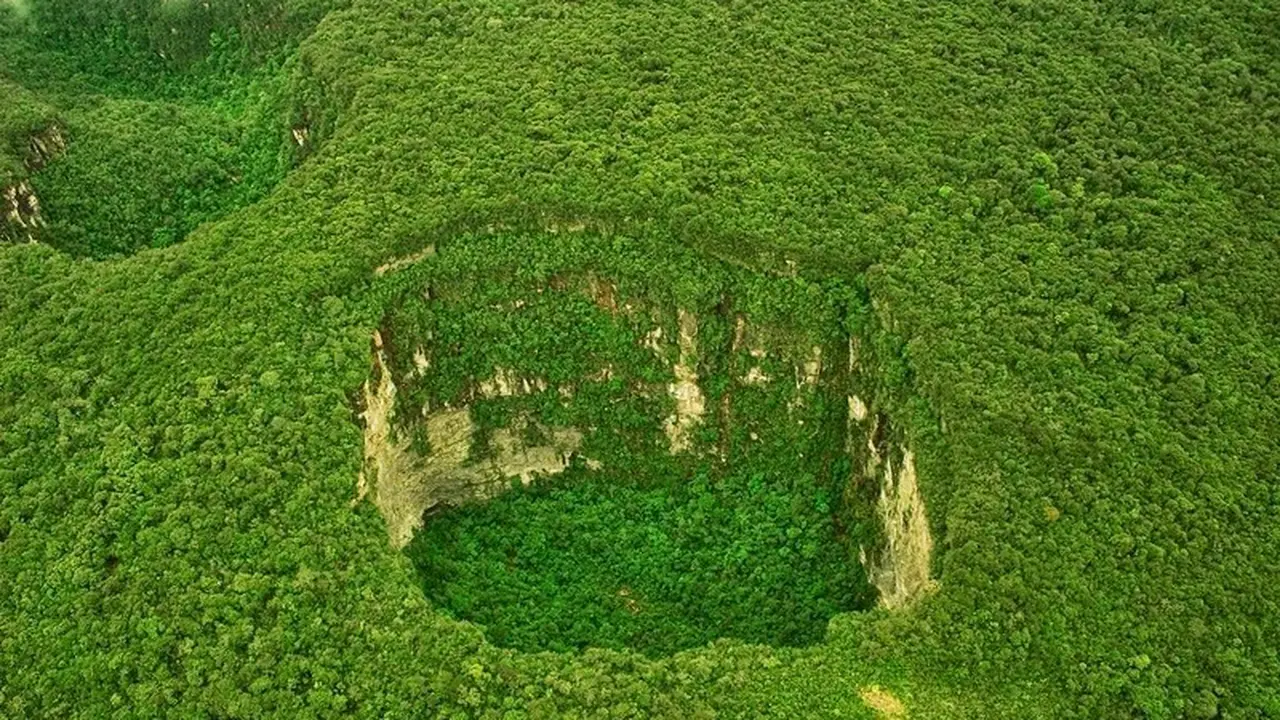 Ada Lubang Raksasa di Gunung di Venezuela