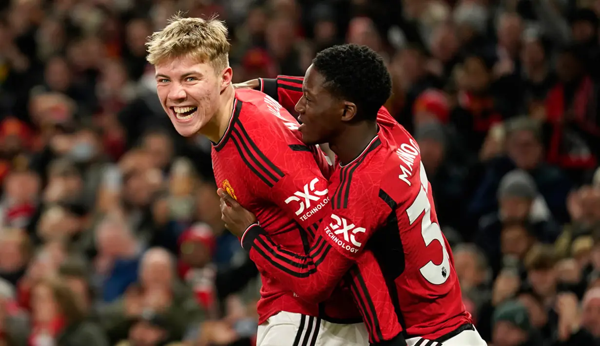 Aksi Rashford di daerah pertahanan Tottenham kemudian dilanjutkan dengan umpan kepada Hojlund, yang selanjutnya menyelesaikannya dengan sepakan keras. (AP Photo/Dave Thompson)