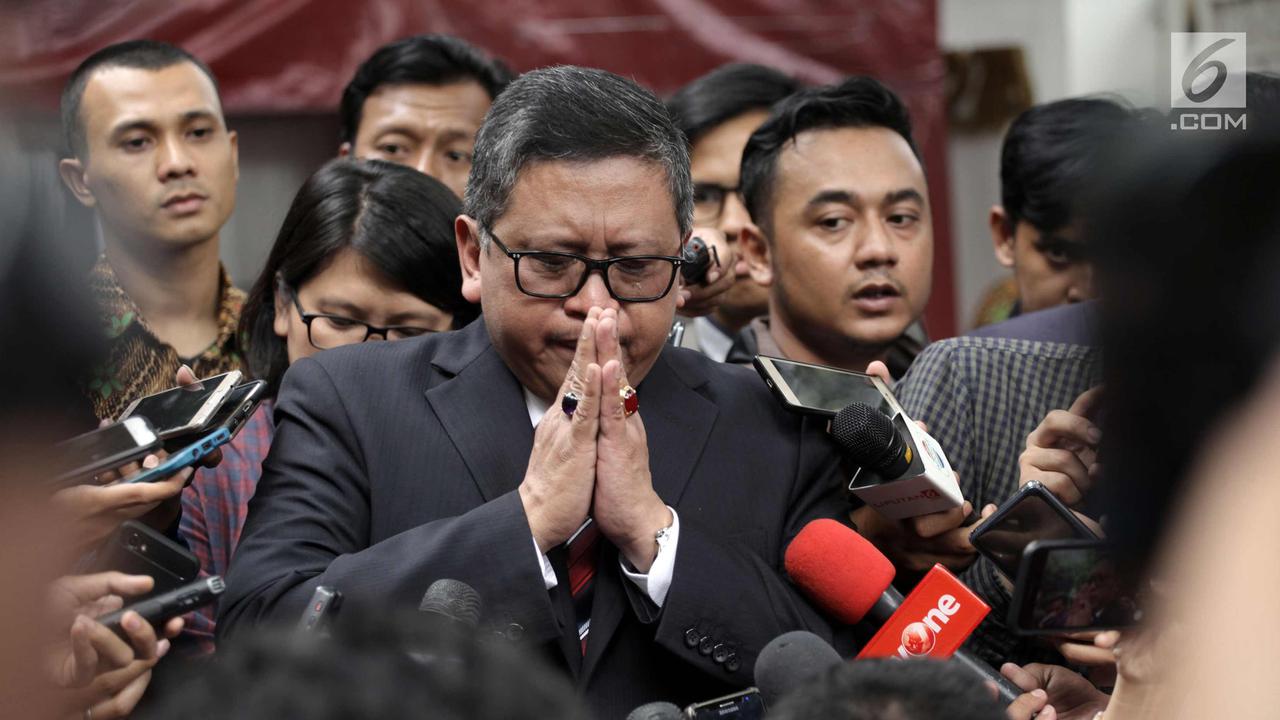 Bicara Soal Azwar Anas, Sekjen PDIP Keluarkan Air Mata