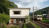 7 Desain Rumah Minimalis di Desa Dekat Rel Kereta yang Bising tapi Tetap Nyaman