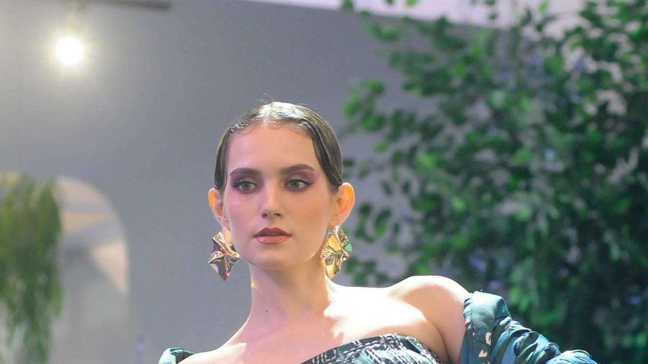 FOTO: Pesona SPG Cantik di GIIAS 2023, Bayarannya Bikin Melongo
