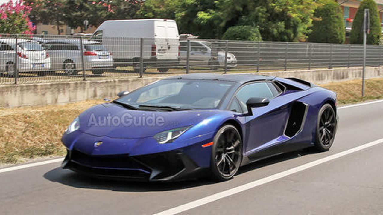 Jalan-jalan, foto Lamborghini Aventador SV Roadster kecolongan!