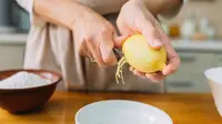 How to Zest a Lemon With and Without a Zester: 4 Simple Methods