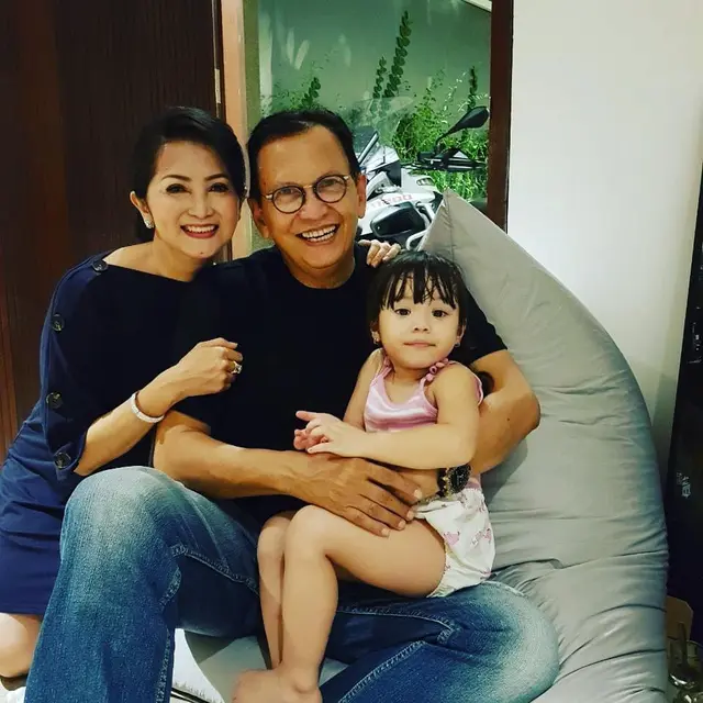 6 Potret Kebersamaan Roy Marten dan Gempi, Jadi Kakek Idaman