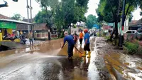 Banjir merendam Jalan Raya Situbondo tepatnya di Desa Alasbulu Kecamatan Wongsorejo (Istimewa)