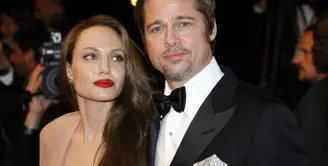 Hubungan Angelina Jolie dan Brad Pitt belum lama ini dikabarkan membaik, meskipun bukan berarti rujuk. Namun kabar terbaru menyiarkan Jolie kembali melarang keenam buah hati bertemu ayahnya. (AFP/Bintang.com)