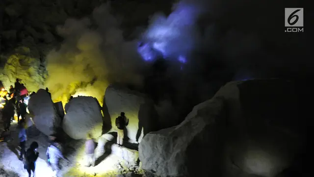 Fenomena Alam Blue Fire Jadi Daya Tarik Wisatawan