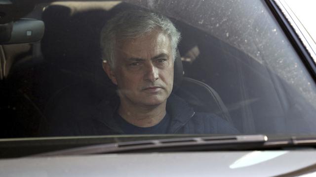 Ekspresi Jose Mourinho Usai Dipecat Tottenham