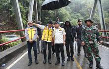 Kasatgas Tito Pastikan Pembangunan Jalan dan Jembatan di Bener Meriah Perhatikan Keselamatan Masyarakat