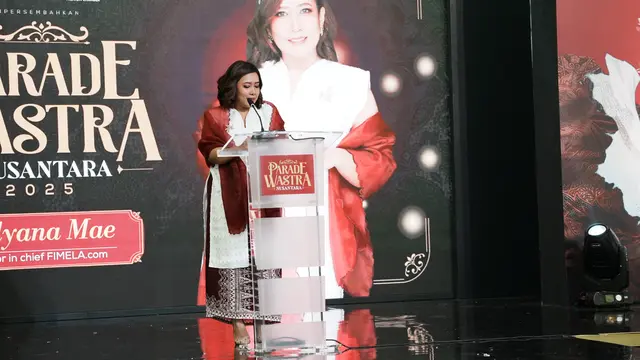 Parade Wastra Nusantara 2025