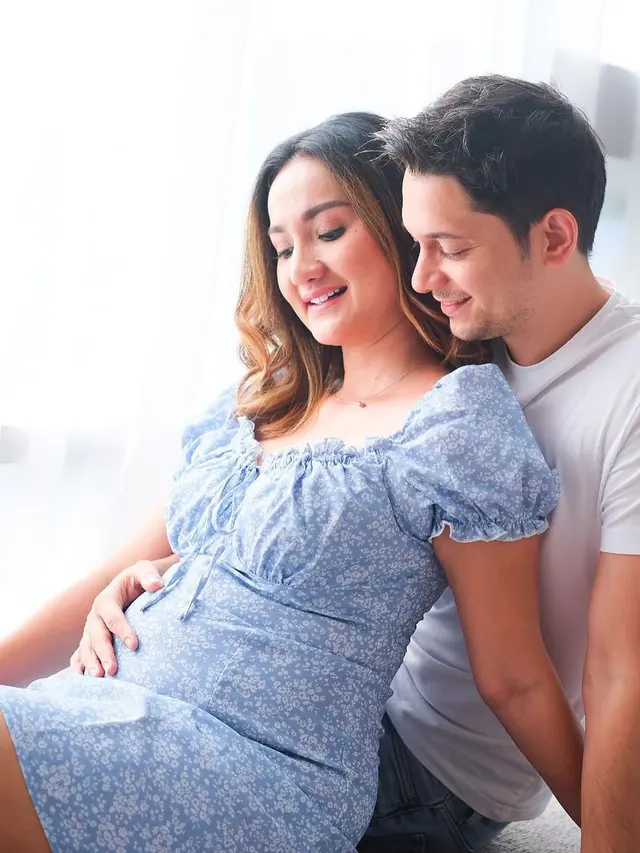 7 Potret Andrew Andika dan Istri Umumkan Hamil Anak Pertama Usai 3 Tahun Menikah