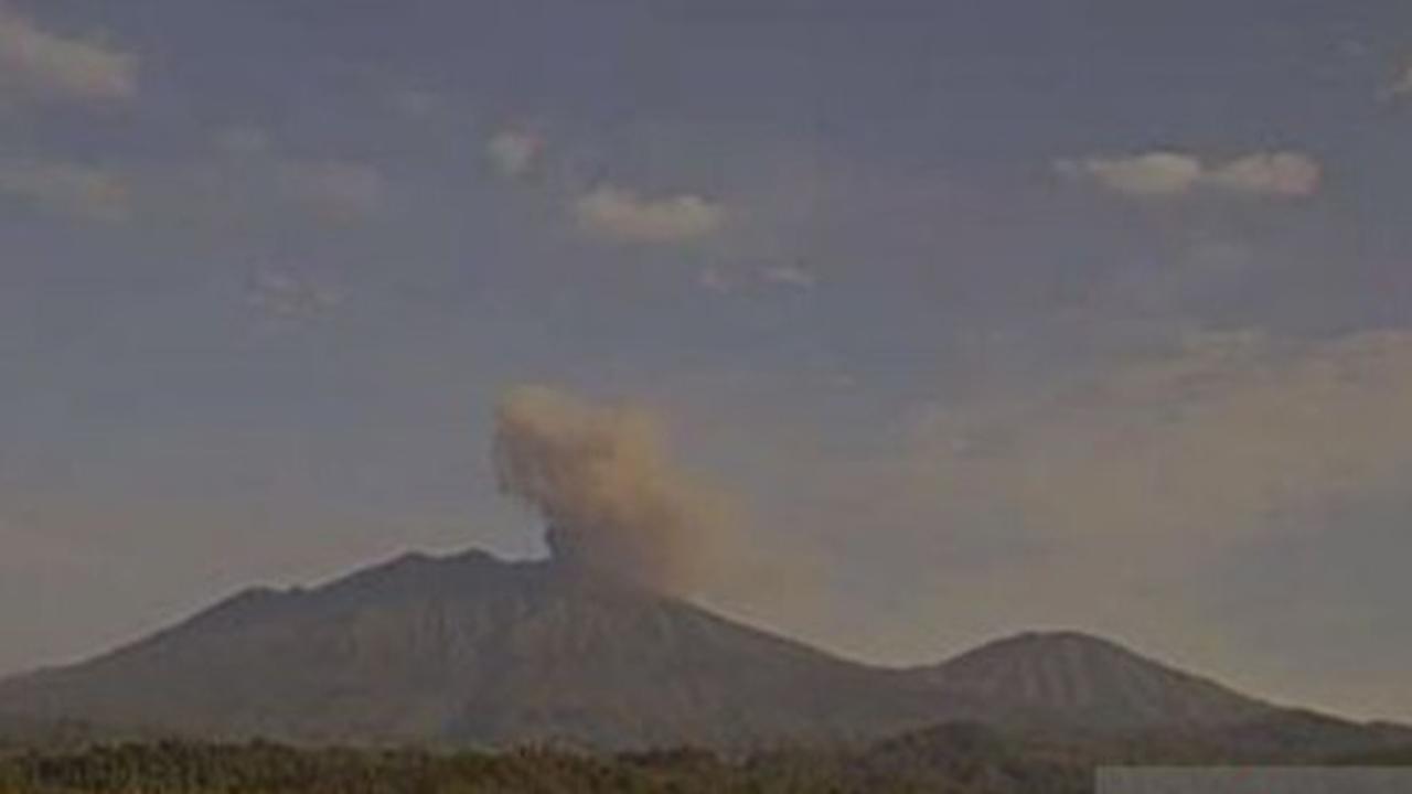 Gunung Raung 2 Kali Erupsi Pagi Ini, Tinggi Letusan Capai 1 Kilometer