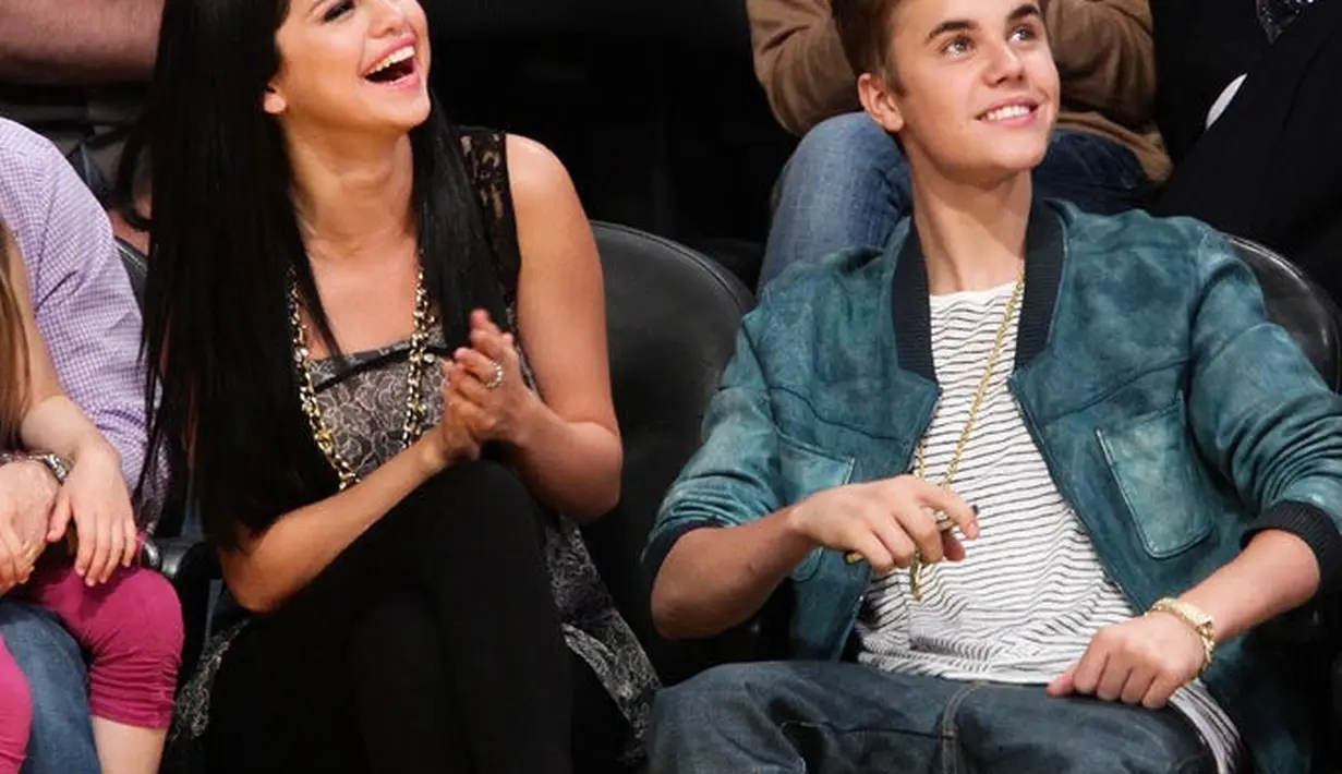 Selena merasa tak masalah ketika mengunggah foto di Instagram. Namun ia ingin menghabiskan lebih banyak waktu dengan orang terkasihnya. (In Touch Weekly)