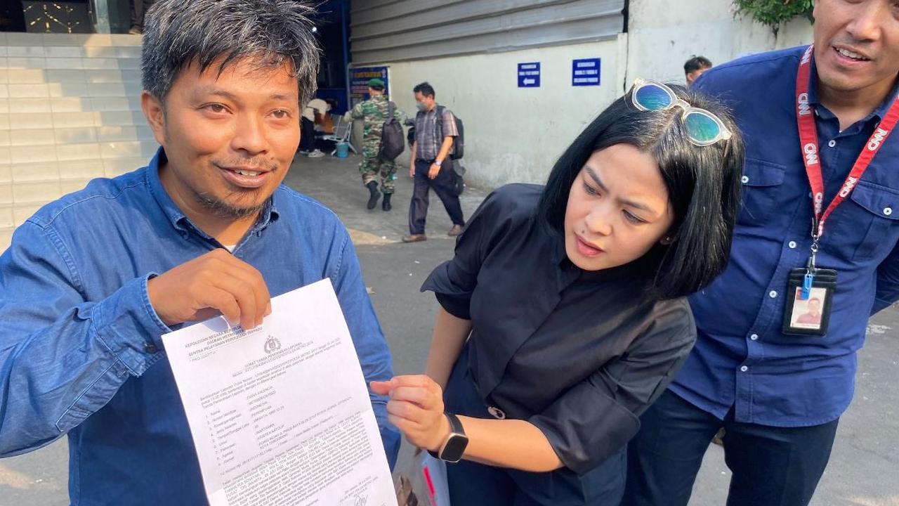 Dalam laporannya, Erick turut membawa barang bukti berupa rekaman video dan foto-foto saat terjadinya penghalangan liputan.