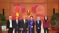 Dubes Ibnu Hadi telah melakukan kunjungan perpisahan kepada Ketua Majelis Nasional Vietnam YM Madam Nguyen Thi Kim Ngan di Gedung Majelis Nasional, Hanoi. Dok: KBRI Hanoi