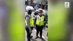 Polda Metro Jaya menangkap seorang polisi gadungan, Joseph Anugerah, yang tengah melakukan aksinya di Jalan Layang Non Tol (JLNT) Casablanca, Tebet, Jakarta